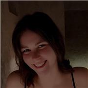 Ragazza diplomata al liceo linguistico con certificazione C1 per ripetizioni a bambini e ragazzi fino alla 5^ superiore